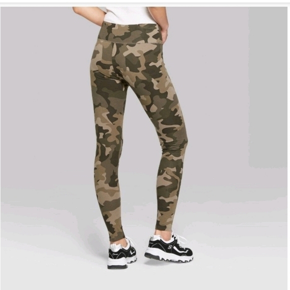 WILD FABLE OLIVE CAMO HIGH WAISTED LEGGINGS•NWOT! - Picture 2 of 6